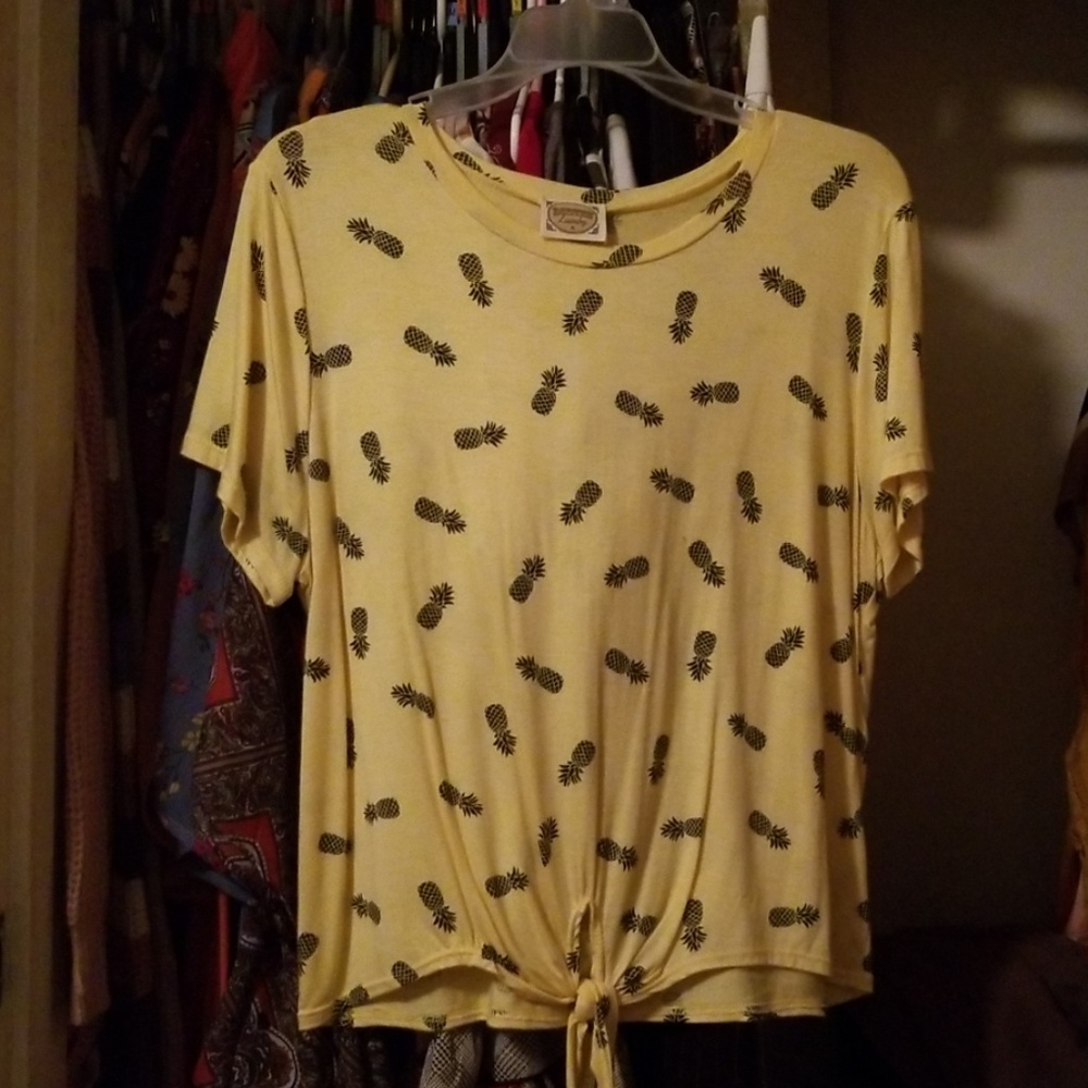 Pineapple tie knot shirt